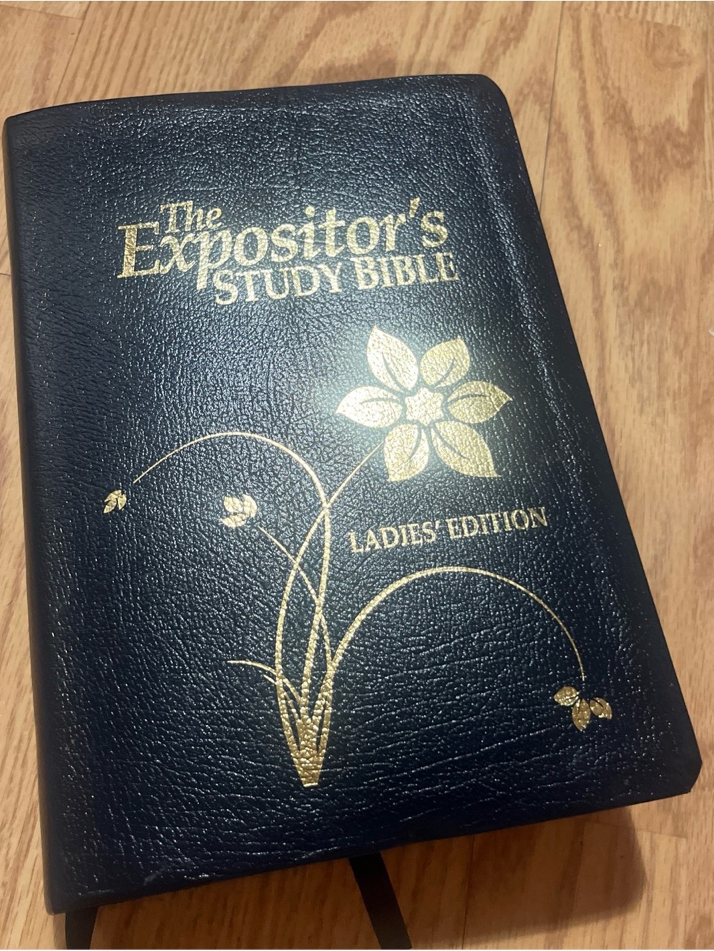 The Expositor's Study Bible Ladies' Edition - dark navy with Gold Print